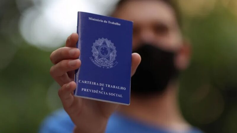 Sine encaminha mais de 60 pessoas para vagas de emprego durante feira na serra