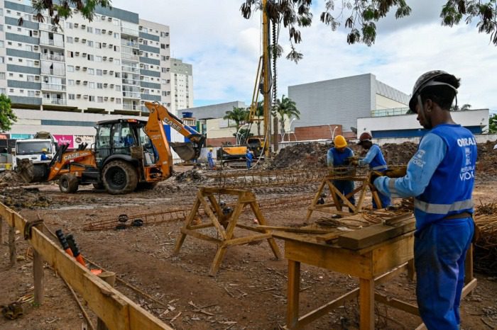 Obras do Centro Integrado de Assistência Social e Esportes recebem visita do Prefeito