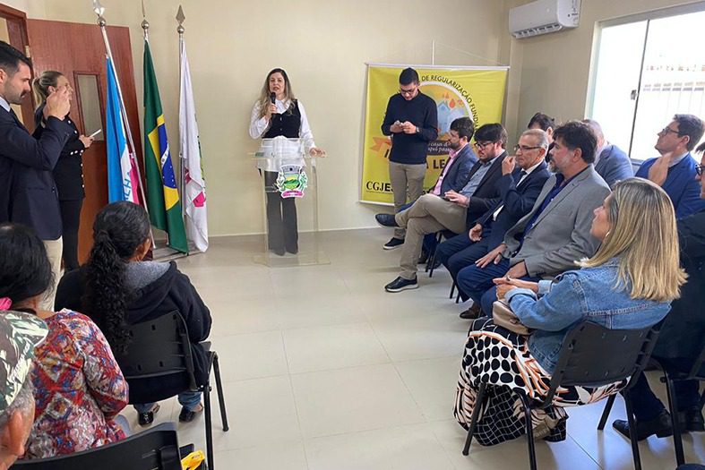 Programa “Ibatiba Legal” concretiza sonhos com a entrega de quase 100 títulos de regularização fundiária