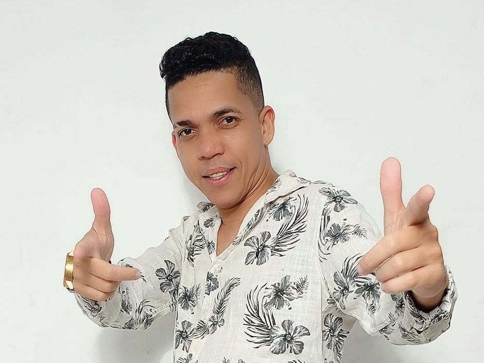 Tatá Gomes segue a trilha do forró piseiro