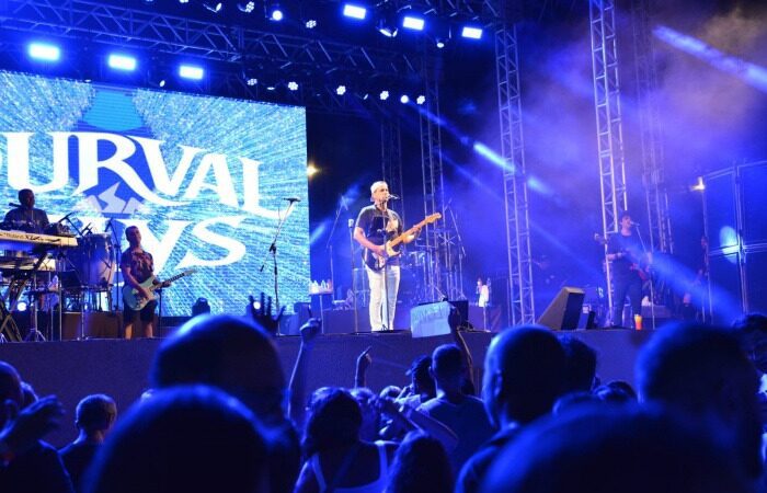Camburi vibra com a performance do coletivo Capixaba e Durval Lelys na virada do ano