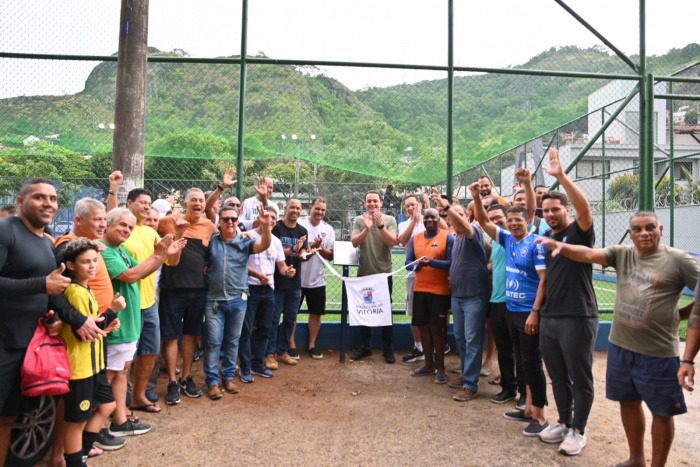 Bairro Santa Tereza recebe campo de grama sintética todo reformado