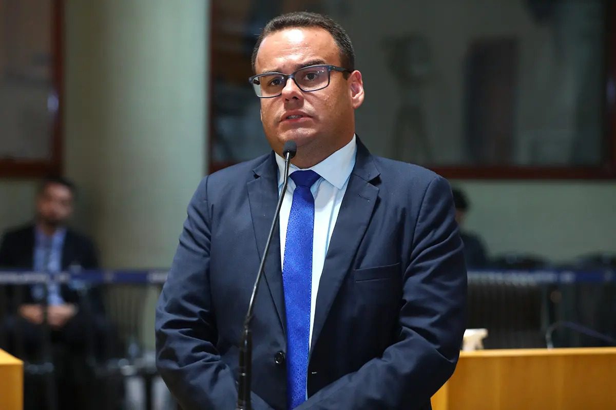 Denninho e Pazolini surpreendem ao restaurar relações com reconciliação