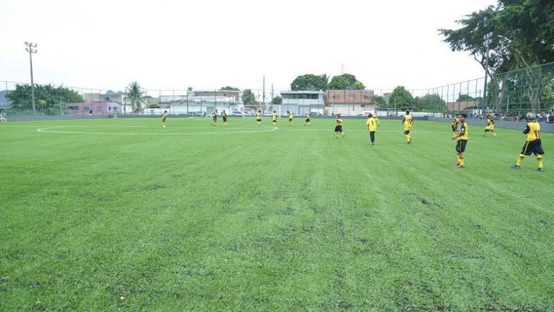 Nova Carapina II celebra a inauguração do campo de futebol revitalizado