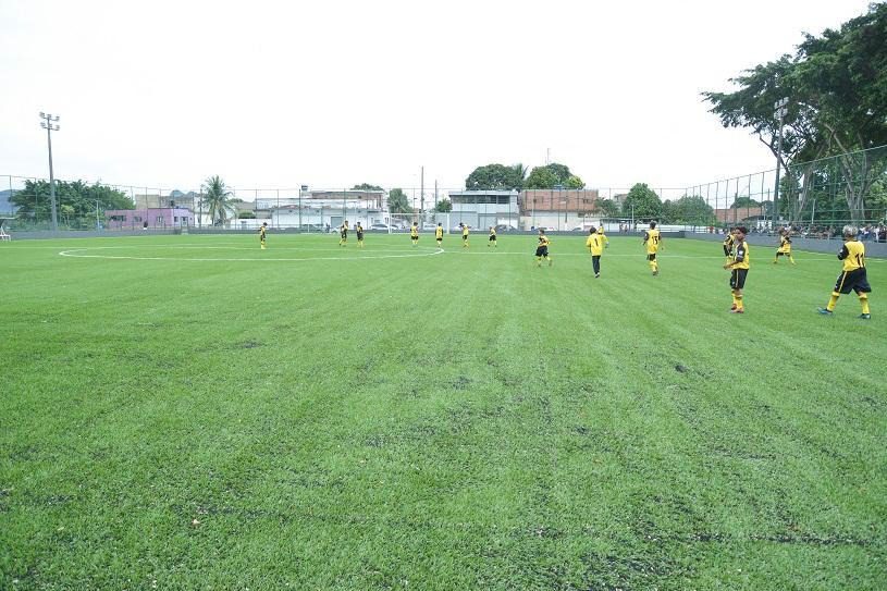 Nova Carapina II celebra a inauguração do campo de futebol revitalizado