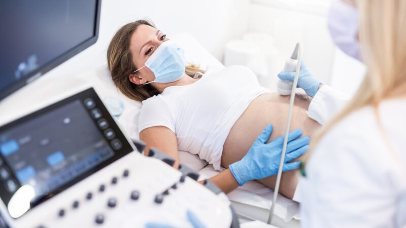 Alcântaro Filho sugere escutar coração do bebê antes de considerar o aborto