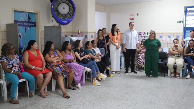 Prefeito marca presença no retorno dos profissionais da educação às atividades letivas