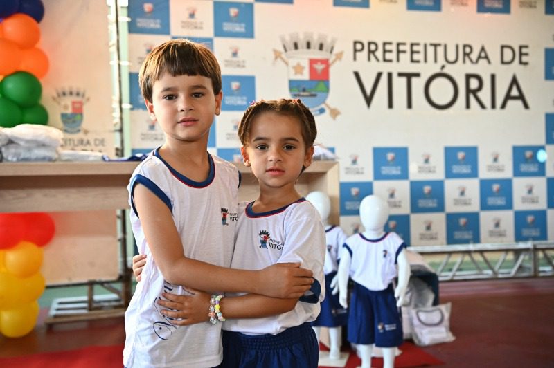 Sucesso na educação: Kits escolares já foram entregues em todas as unidades de Vitória