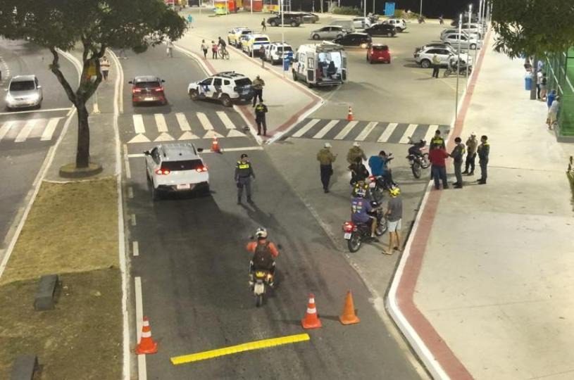 Departamento de Trânsito realiza fiscalização com bafômetros em Nova Almeida