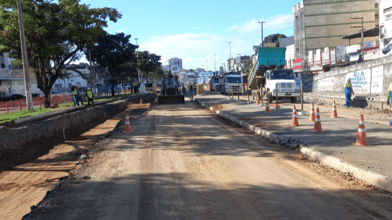 Ciclistas e pedestres devem usar vias marginais no viaduto da Avenida Mário Gurgel