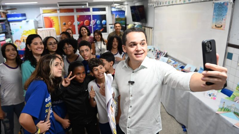 Pazolini marca presença na apresentação de disciplinas eletivas na EMEF Moacyr Avidos, Ilha do Príncipe