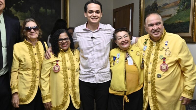 Cartão do Estudante Leitor: Pazolini Sanciona Lei em Vitória, Capital da Educação