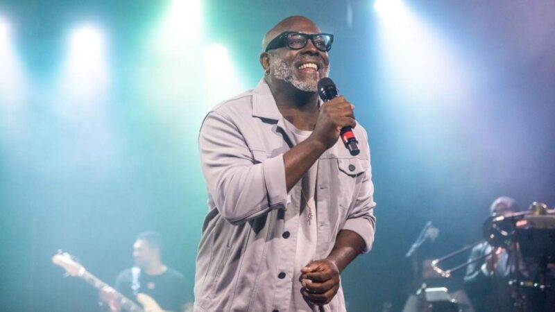 Kleber Lucas lança autobiografia em evento com show no Shopping Vitória