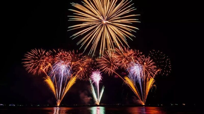 Virada do Ano em Grande Estilo: Queima de fogos e shows agitam a Orla de Cariacica