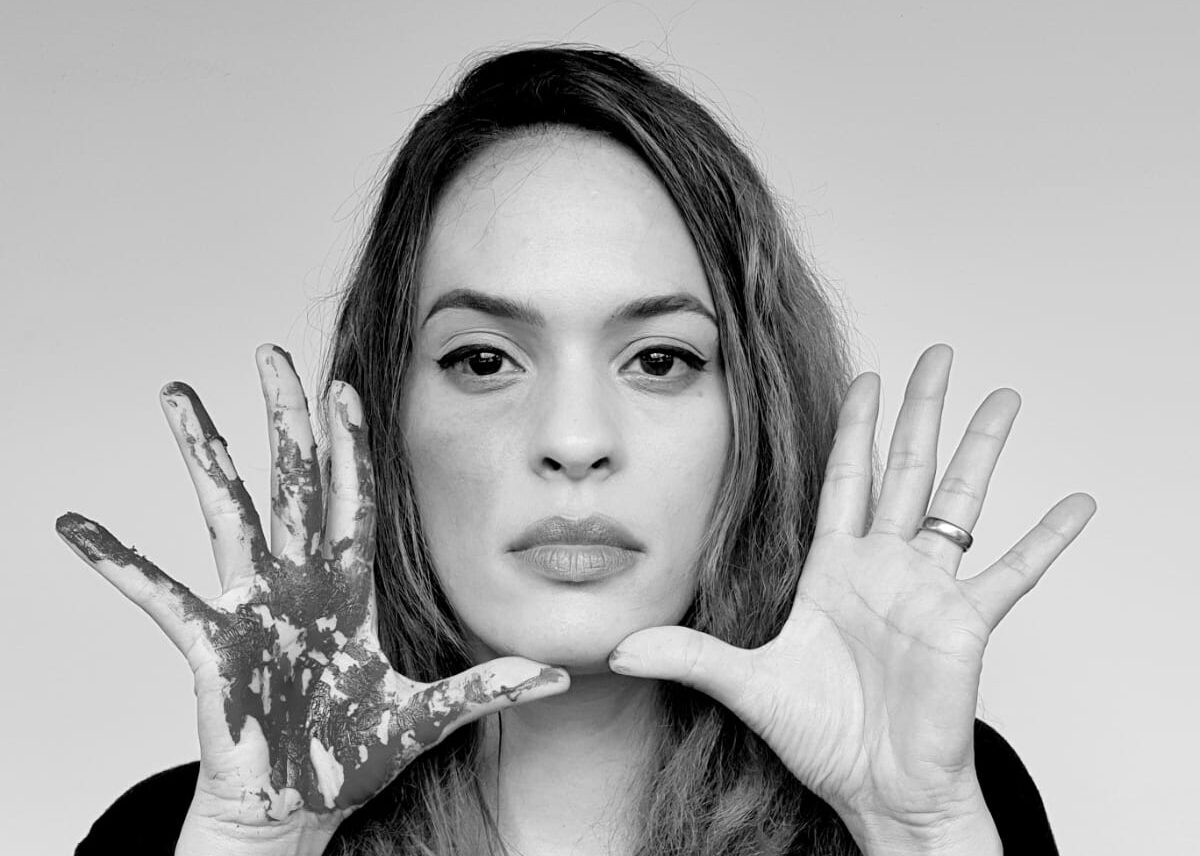 Andréia Falqueto e Sua Obra Inquieta: Um Marco na Arte Capixaba