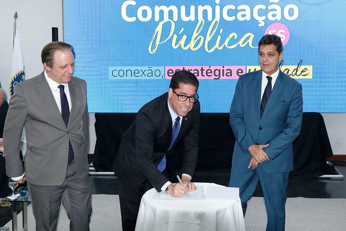 Assembleia assina documento de cooperação para enfrentar desinformação