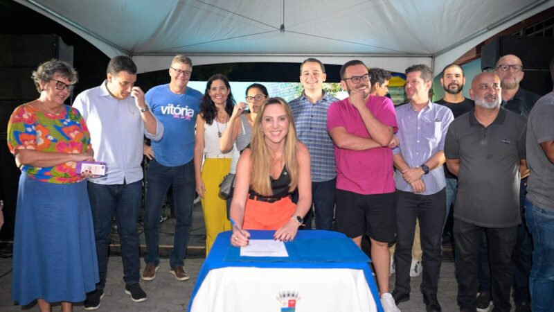 Ordem de serviço para reurbanizar a Praça Therezinha Grecchi, no Bairro República, recebe assinatura de Pazolini