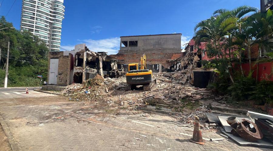 Início das obras no Morro do Moreno é marcado pela demolição