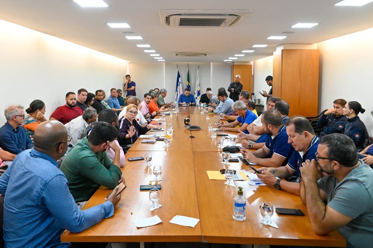 Pazolini recebe líderes comunitários e planeja ações para bairros da capital