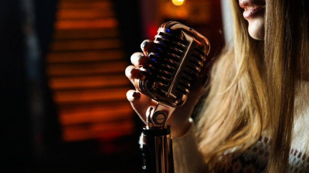 Aless Blues Trio leva rock e blues  para o Garage neste sábado