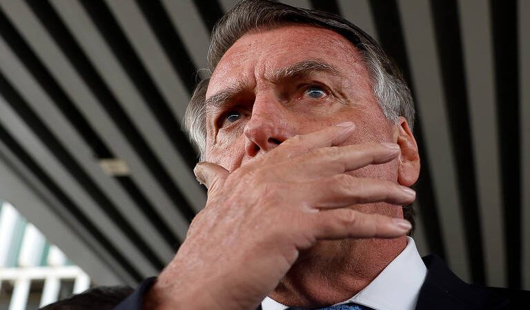 Conteúdo de pen drive apreendido na casa de Bolsonaro é considerado irrelevante pela PF