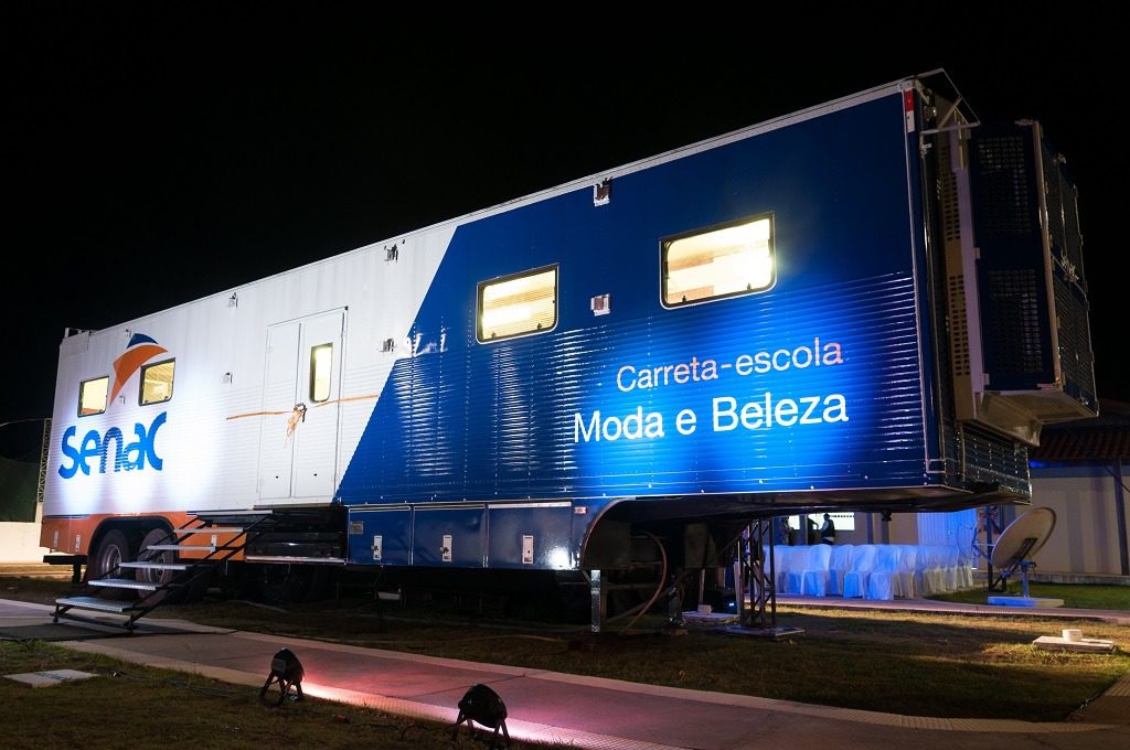 Unidade Móvel de Beleza do Senac traz qualificação e oportunidades a Vila Velha