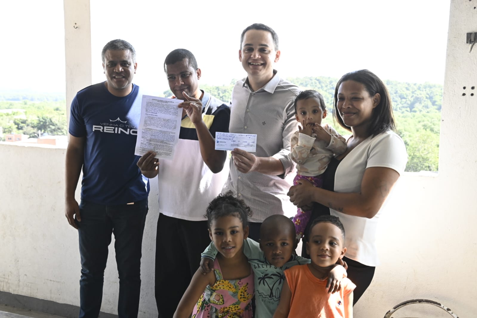 Pazolini entrega casa à família do bairro Conquista