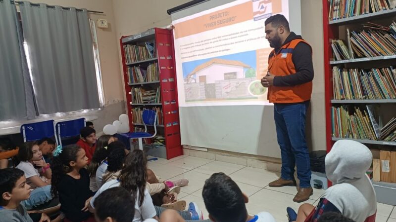 Defesa Civil de Cachoeiro realiza palestras educativas em escolas
