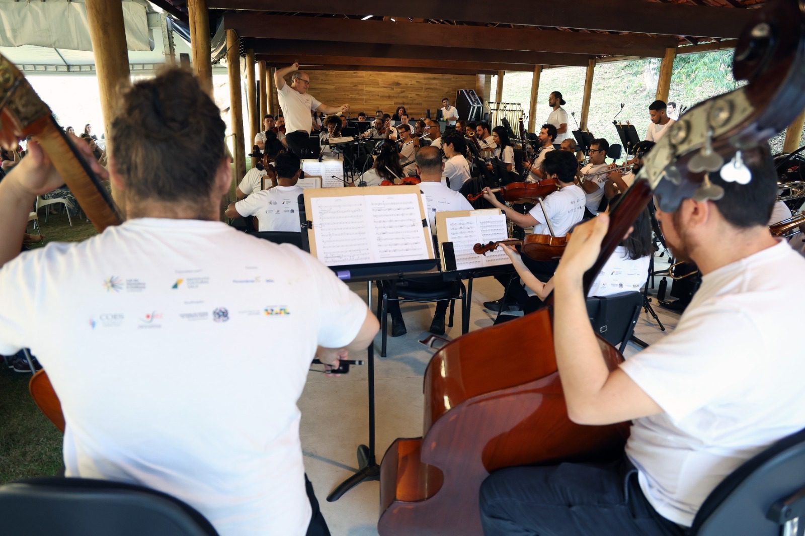 Festival Cine.Ema completa 10 anos com concerto sinfônico e cinema ao ar livre na Mata Atlântica