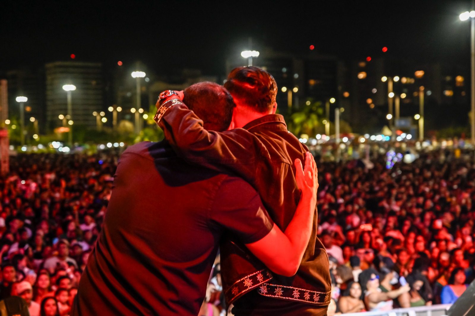 Vitória 474 anos: Pazolini reúne 80 mil pessoas na orla de Camburi