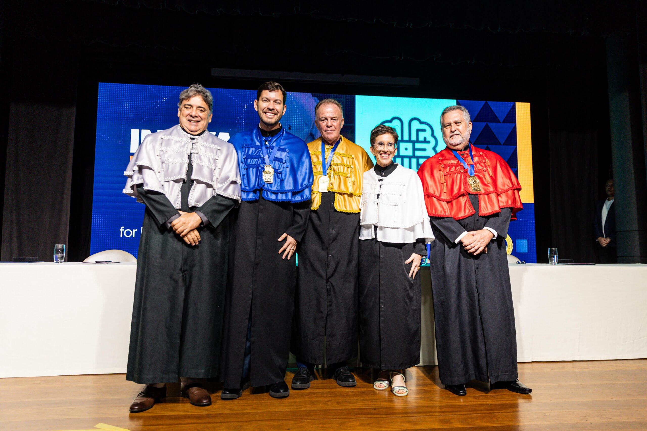 Prefeito Arnaldinho Borgo recebe título Mérito Universitário da UVV