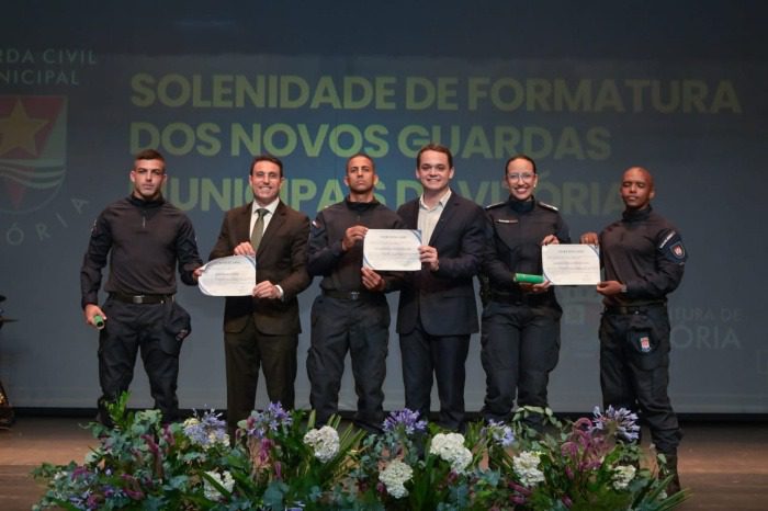 Emoção e orgulho marcam formatura de 102 novos guardas municipais em Vitória