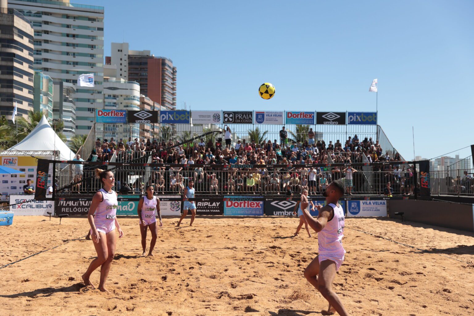 Torneio de futevôlei agita a Arena Esportiva de Verão neste sábado (17)
