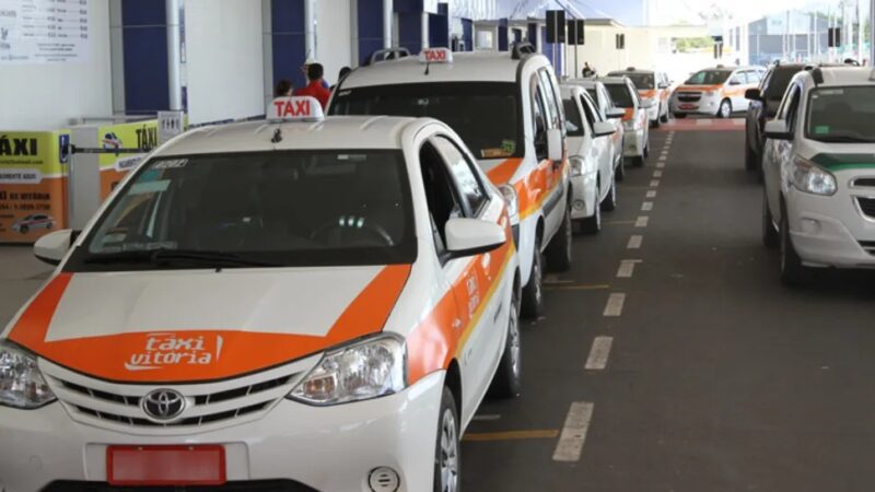 Governo do ES estuda oferta de curso de inglês para taxistas