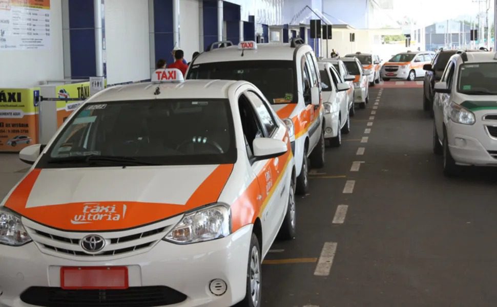 Governo do ES estuda oferta de curso de inglês para taxistas