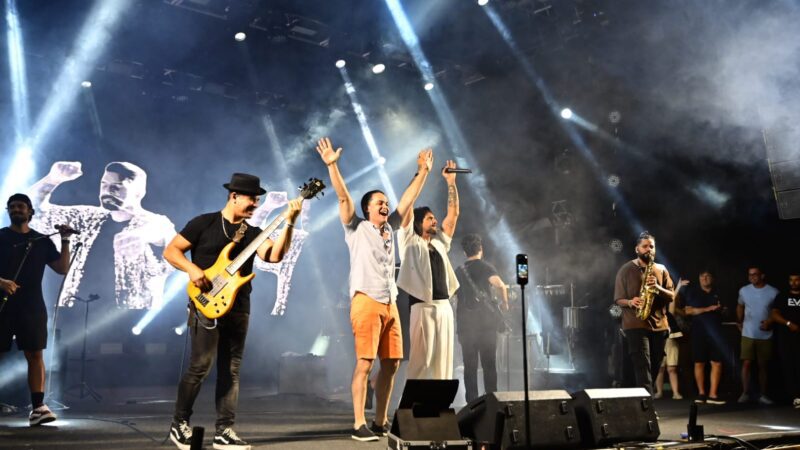 Com público recorde, Pazolini arrasta multidão à Arena de Verão, transforma Camburi em palco de celebração e fecha temporada com emoção