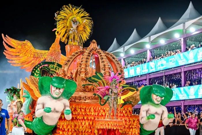 Carnaval deve atrair 690 mil turistas e R$ 830 milhões