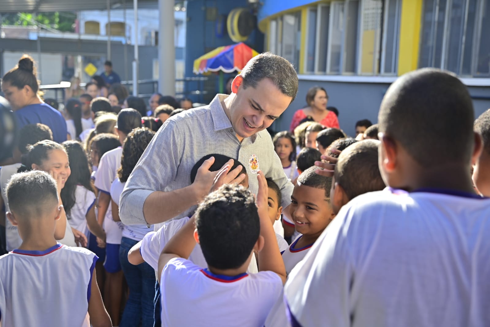 Nova estrutura da EMEF Amiltom Monteiro é entregue por Pazolini à comunidade