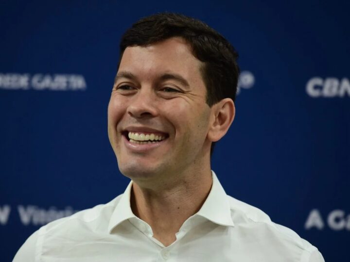 Prefeito de Vila Velha recua de disputa e reforça estratégia para 2026