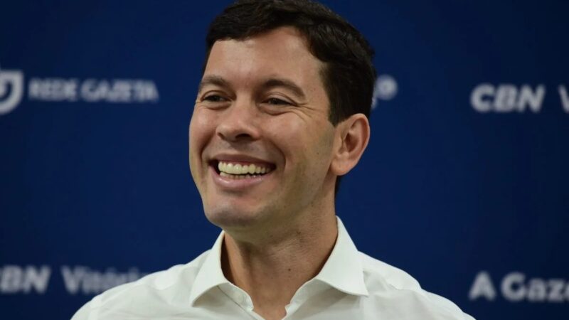 Prefeito de Vila Velha recua de disputa e reforça estratégia para 2026