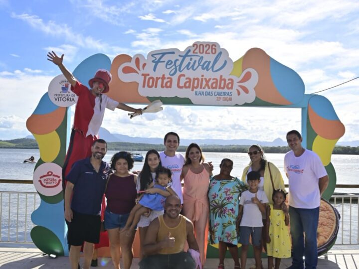Pazolini participa do Festival da Torta Capixaba na Ilha das Caieiras na Sexta-feira da Paixão