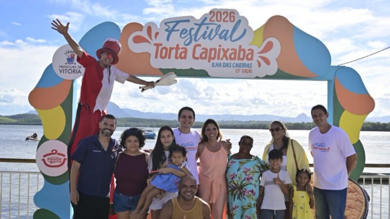 Pazolini participa do Festival da Torta Capixaba na Ilha das Caieiras na Sexta-feira da Paixão