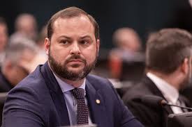 Pescadores conquistam mudança no sistema PesqBrasil após ação de Victor Linhalis