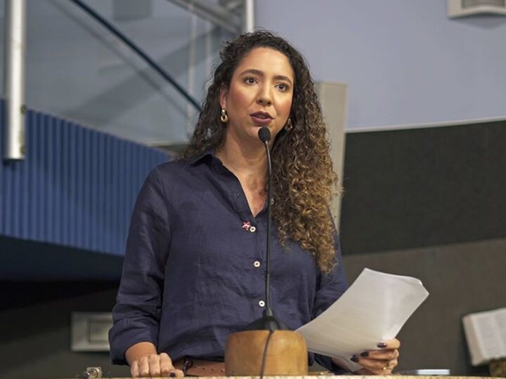 Justiça determina que vereadora Karla Coser apague vídeo com Fake News sobre doações de alimentos