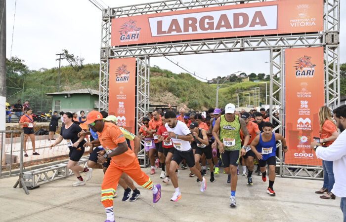 Mais de 1,5 mil pessoas participam da Corrida do Gari em homenagem aos trabalhadores