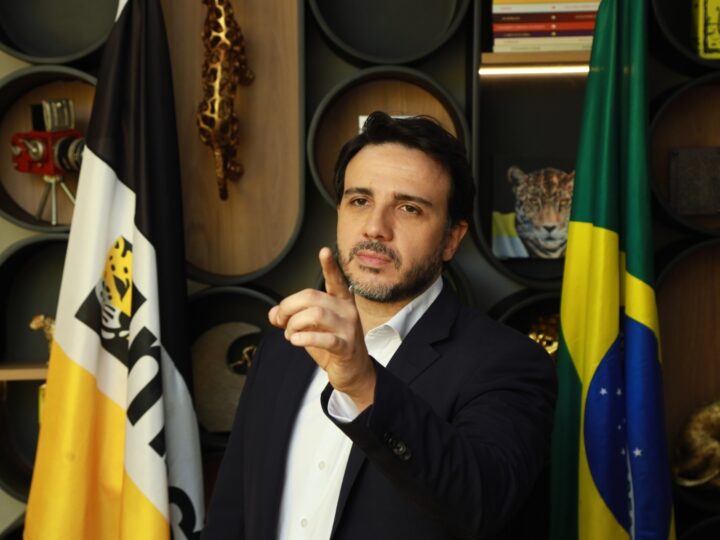 Avanço de Renan Santos nas plataformas digitais provoca reação nos bastidores de Brasília