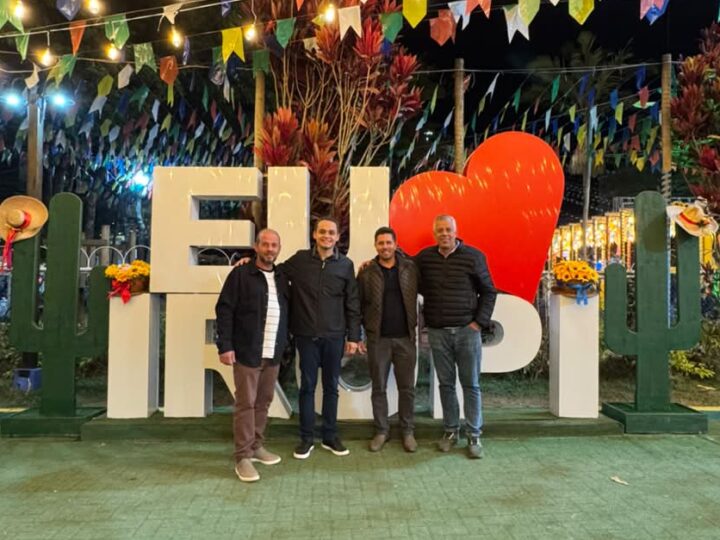 Pazolini marca presença em festa no Caparaó e atrai atenção de moradores em Irupi