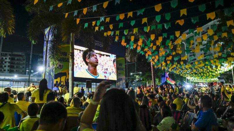Telões da Copa movimentam Vitória e transformam bairros em grandes arquibancadas a céu aberto