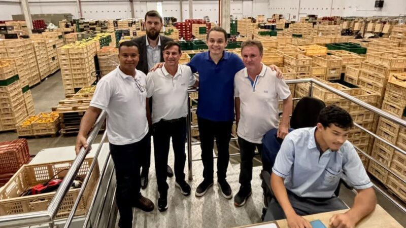 Em visita à Extrafruti, em Viana, Pazolini aproxima diálogo com trabalhadores e valoriza a força do campo capixaba
