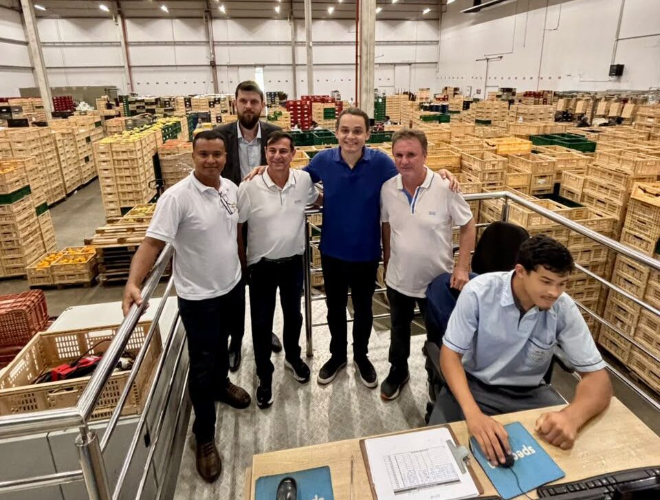 Em visita à Extrafruti, em Viana, Pazolini aproxima diálogo com trabalhadores e valoriza a força do campo capixaba
